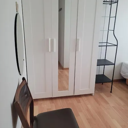The Room-mate Πανσιόν Μόλντε